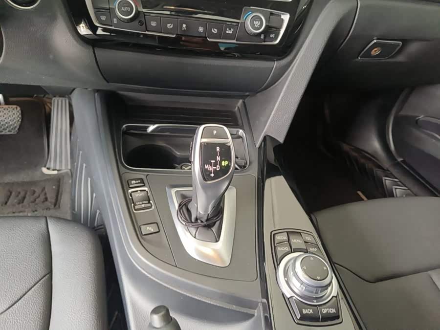BMW 3 Series 2017 — фото 14