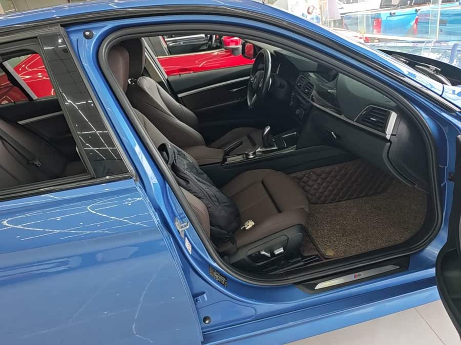 BMW 3 Series 2018 — фото 25