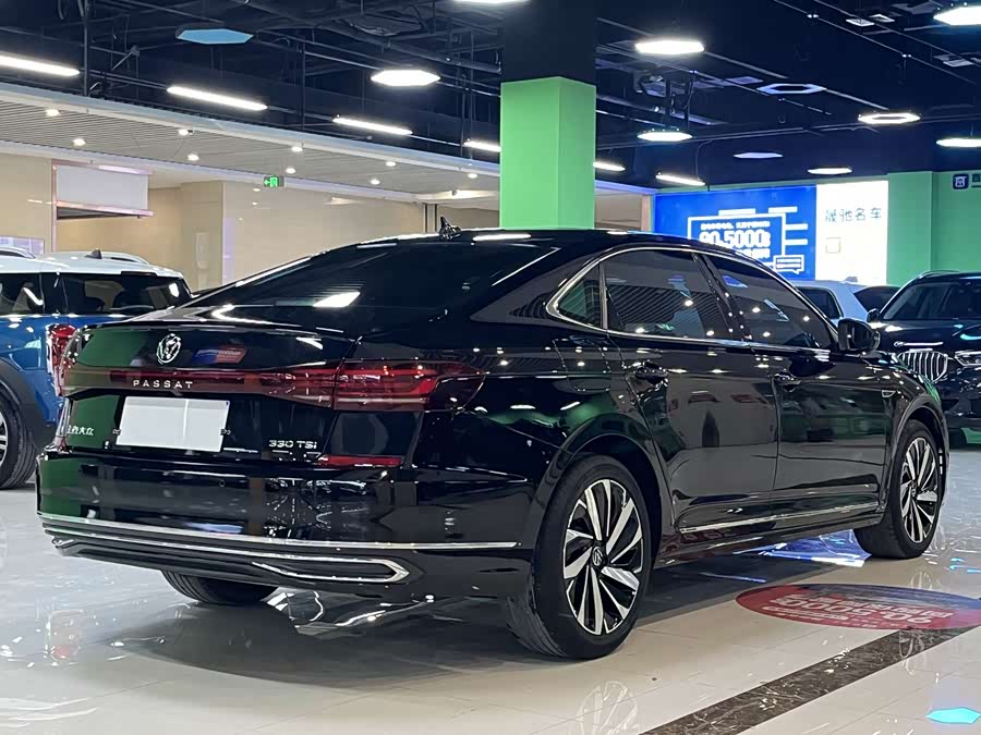 Volkswagen Passat 2023 — фото 17