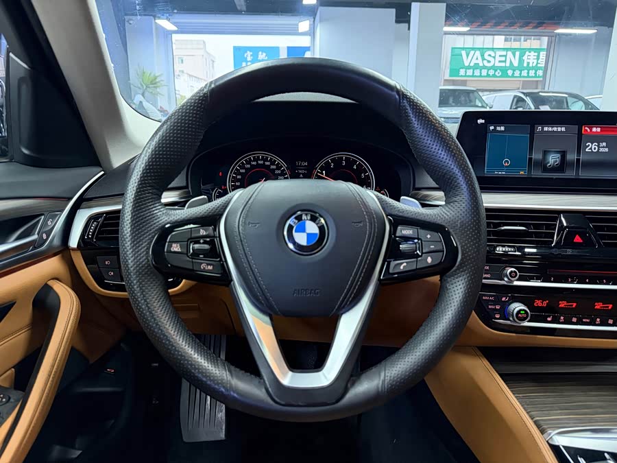 BMW 5 Series 2018 — фото 8