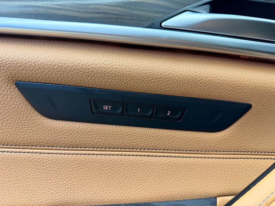 BMW 5 Series 2018 — фото 19
