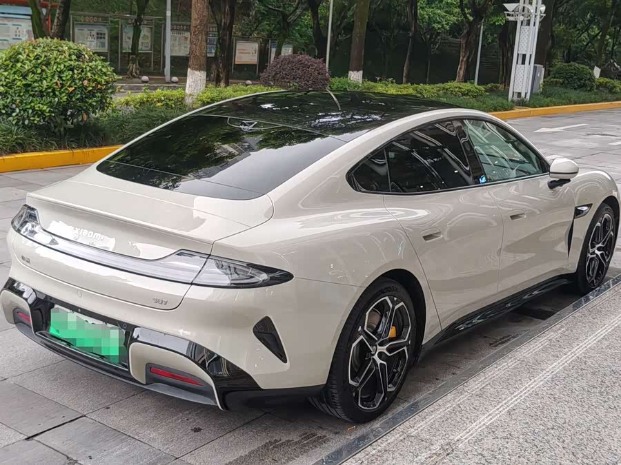 Xiaomi SU7 2024