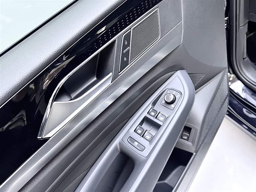 Volkswagen Passat 2023 — фото 13