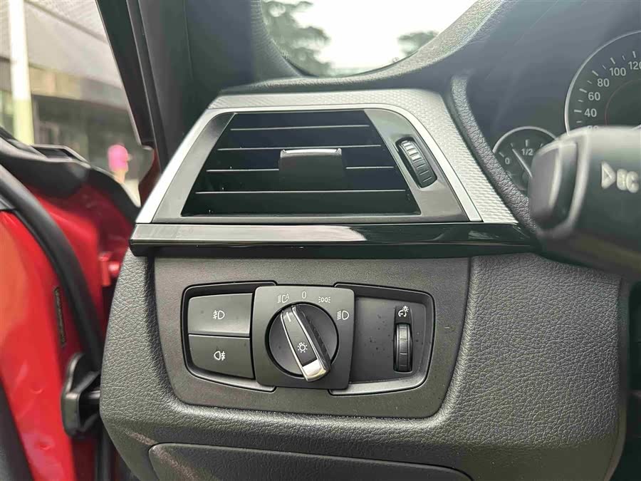 BMW 3 Series 2017 — фото 18