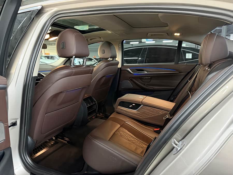 BMW 5 Series New Energy 2020 — фото 8