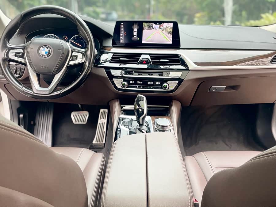 BMW 5 Series 2019 — фото 39