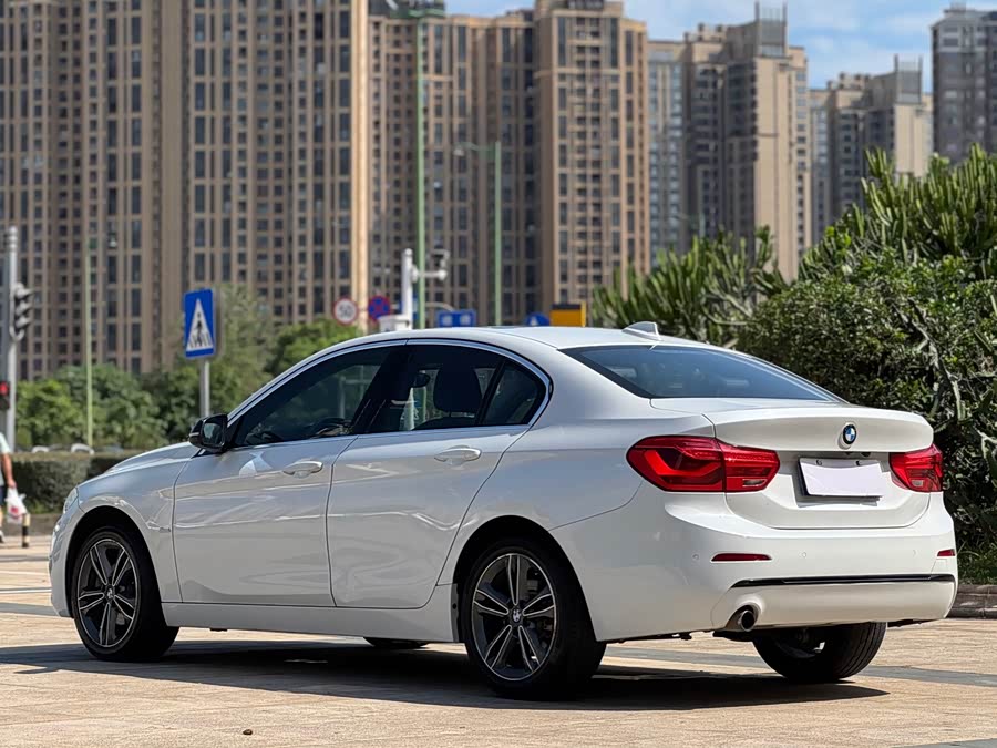 BMW 1 Series 2018 — фото 10