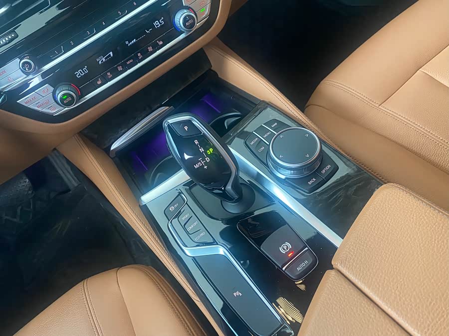 BMW 5 Series 2020 — фото 11