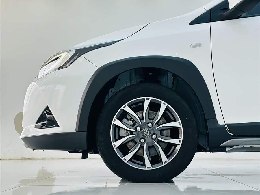 Toyota Yaris L 2022 — фото 9