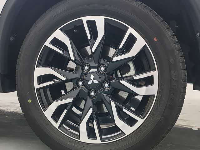 Mitsubishi Outlander 2020 — фото 16