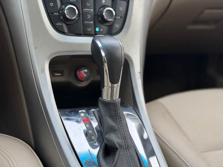 Buick Excelle 2013 — фото 16
