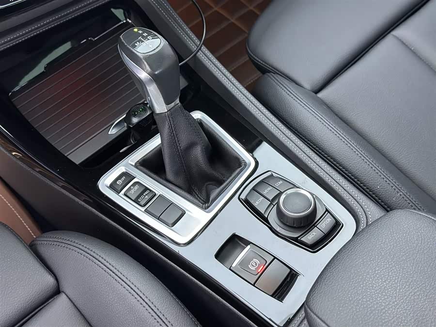 BMW 1 Series 2017 — фото 19