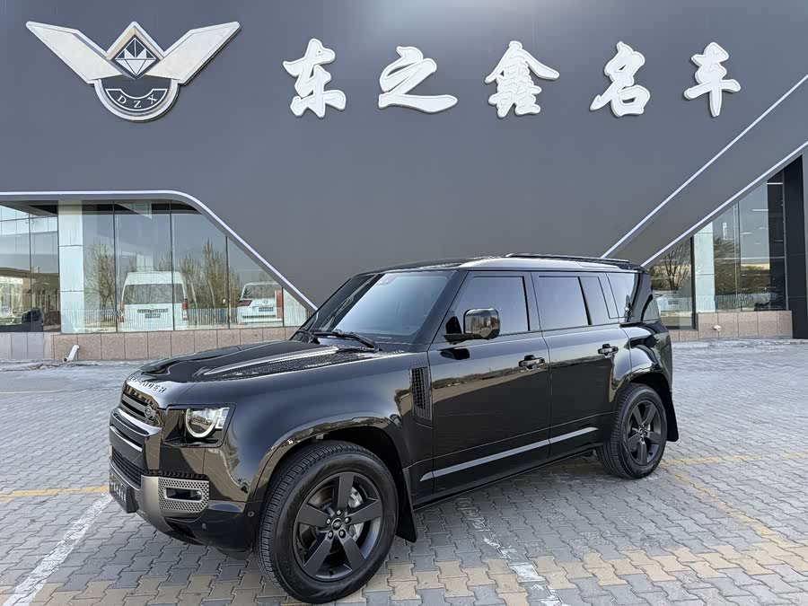 Land Rover Defender 2024