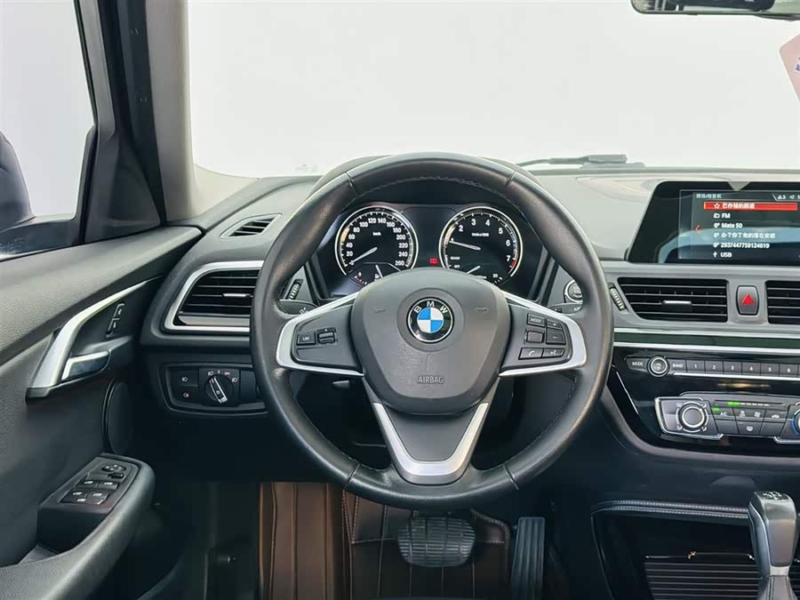 BMW 1 Series 2017 — фото 17