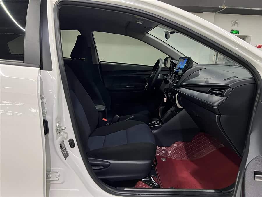 Toyota Yaris L 2022 — фото 15