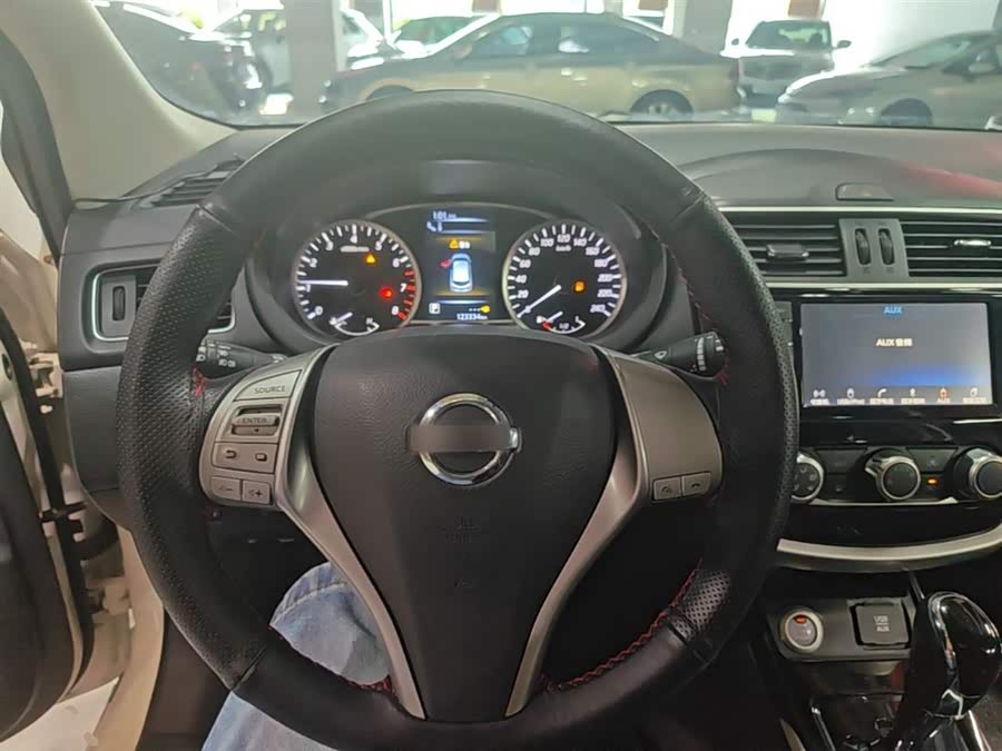 Nissan Tiida 2016 — фото 11