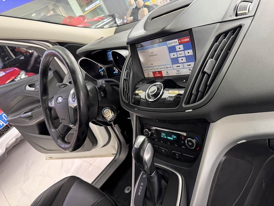 Ford Kuga 2015 — фото 15