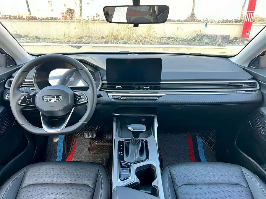 Geely Emgrand 2022