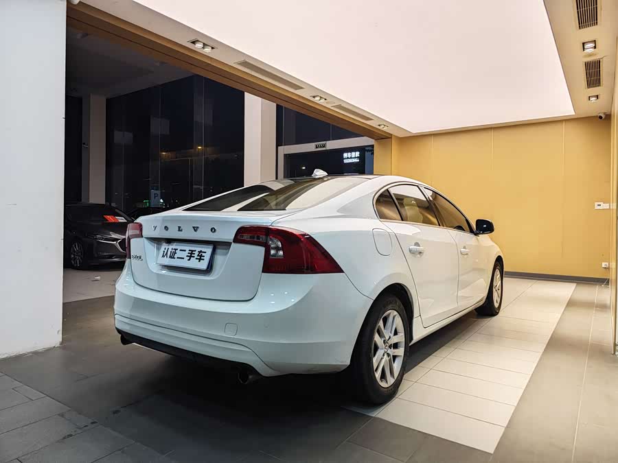 Volvo S60 2018 — фото 28