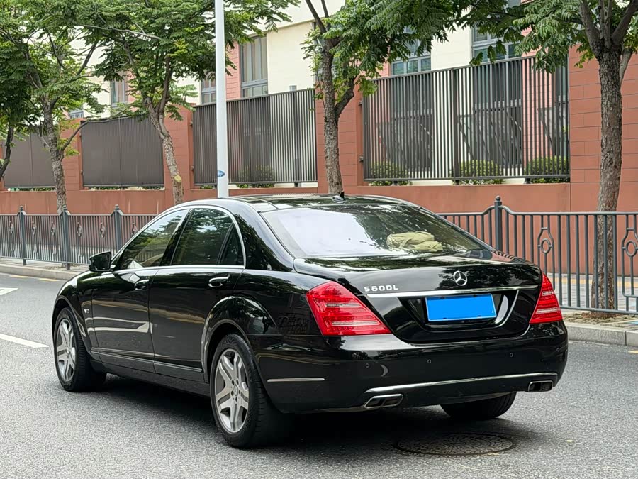 Mercedes-Benz S-Class 2010