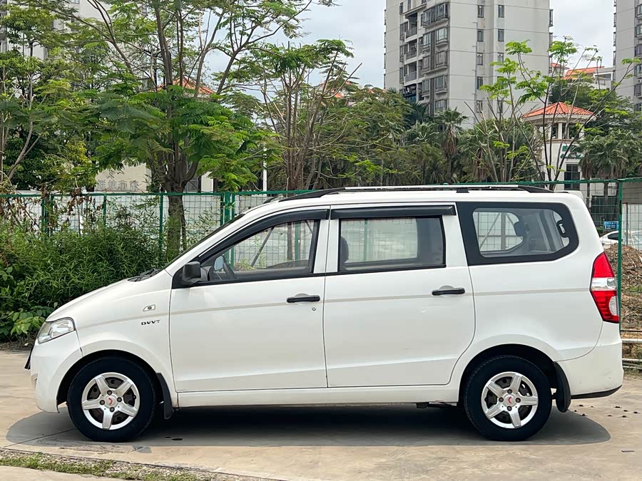 Wuling Hongguang 2014