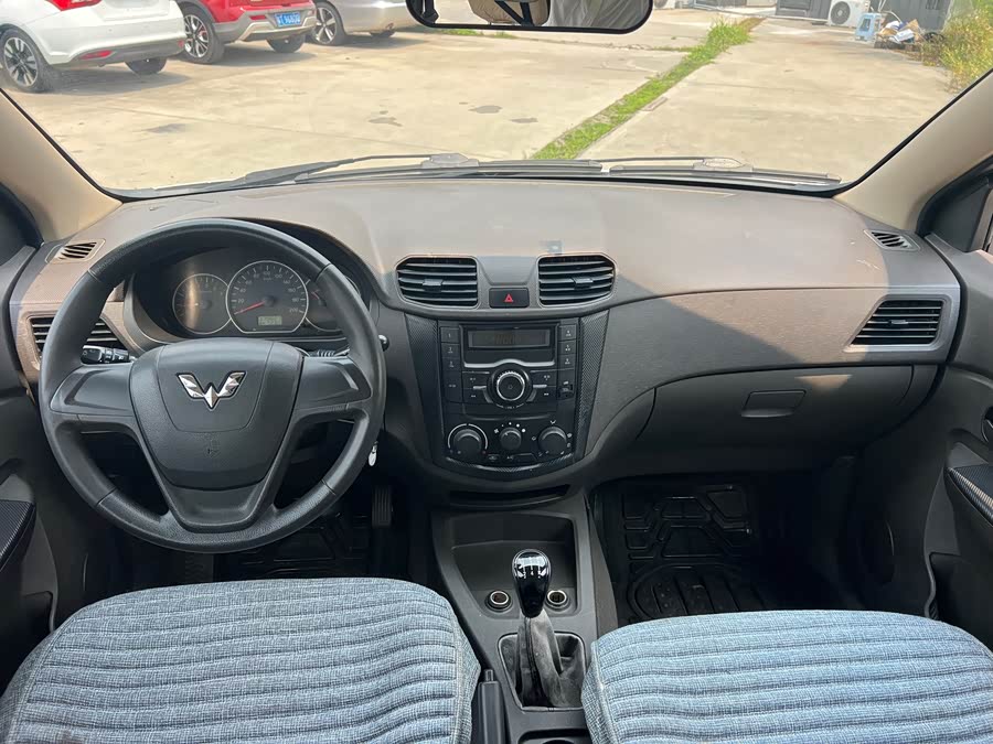 Wuling Hongguang 2014