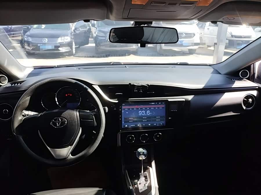 Toyota Corolla 2017 — фото 10