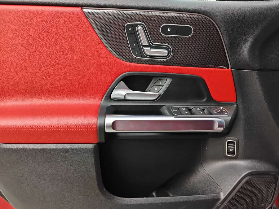 Mercedes-Benz GLB AMG 2021 — фото 10