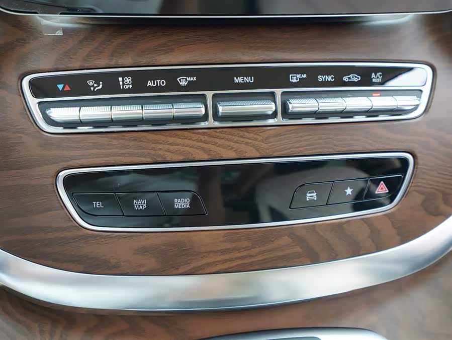 Mercedes-Benz V-Class 2022 — фото 10