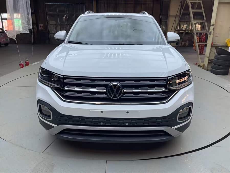 Volkswagen Explore The Shadows 2021