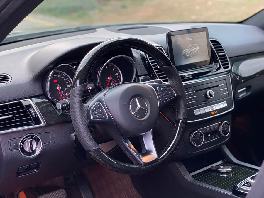 Mercedes-Benz GLE 2016 — фото 14