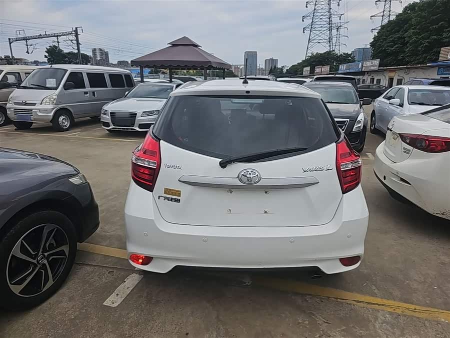 Toyota Yaris L 2021