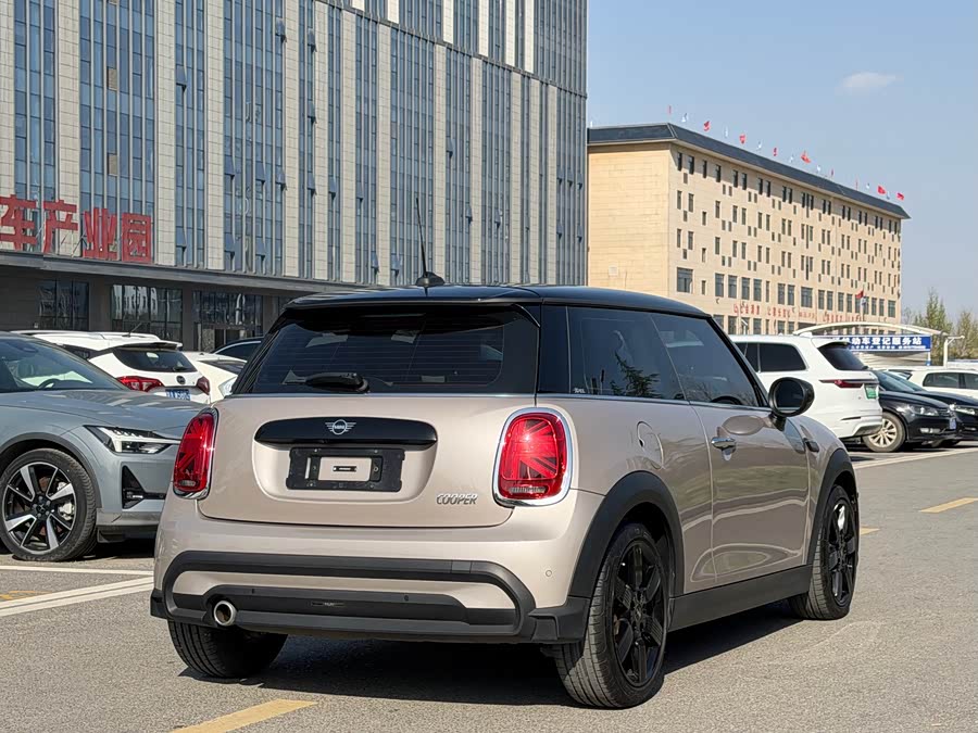 MINI MINI 2023