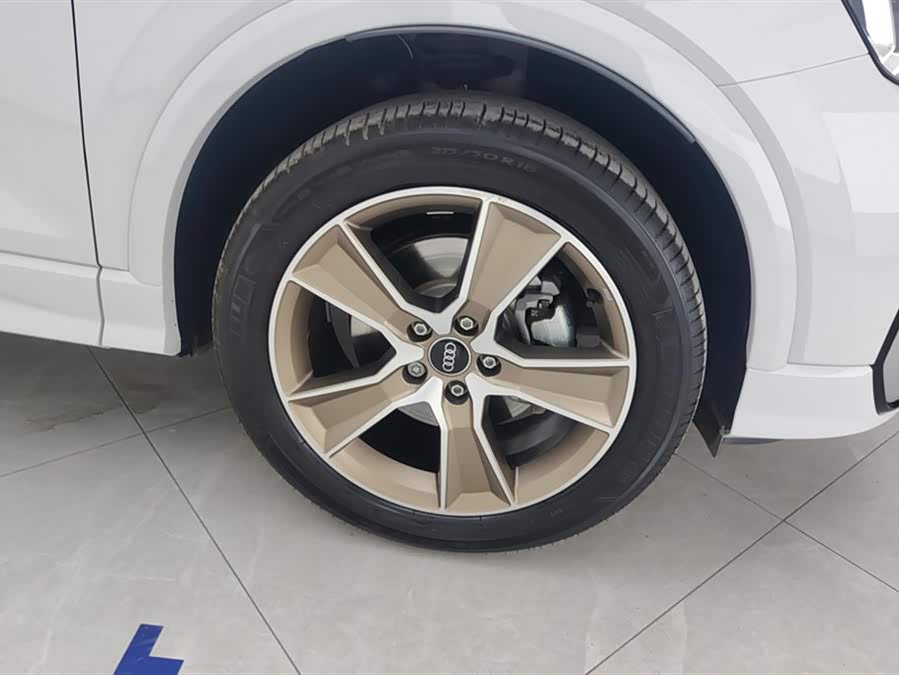Audi Q2L 2024