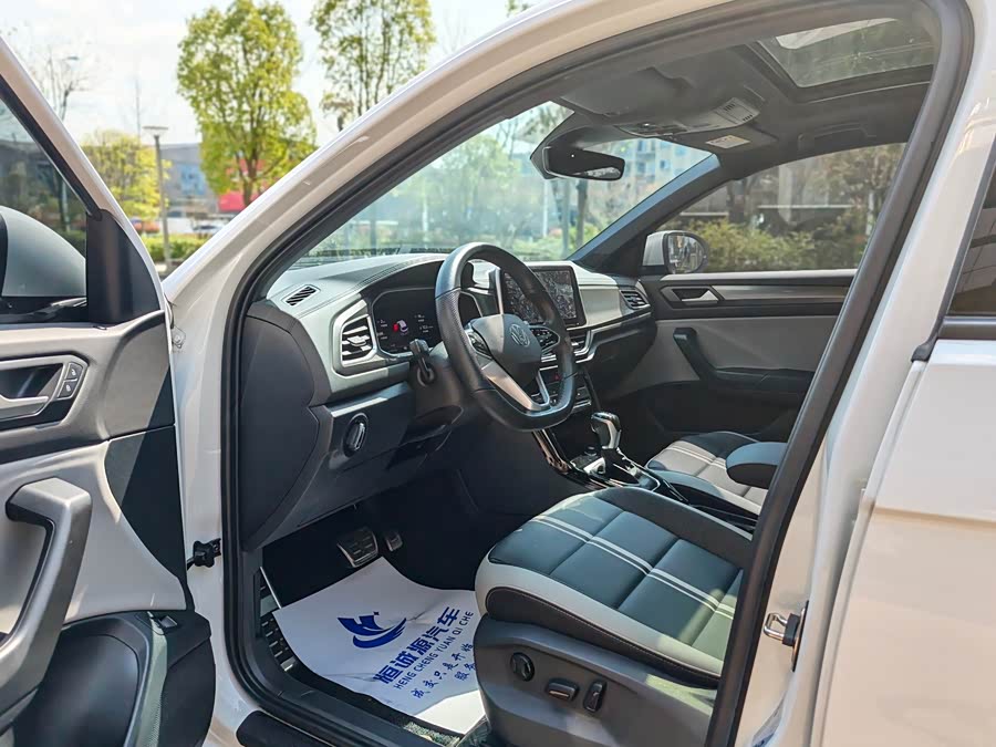 Volkswagen T-Roc 2024