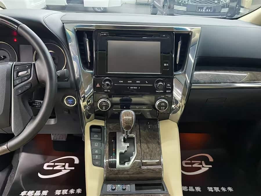 Toyota Vellfire 2019 — фото 11