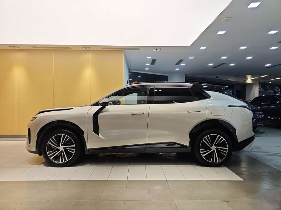 Lynk & Co 08 EM-P 2023