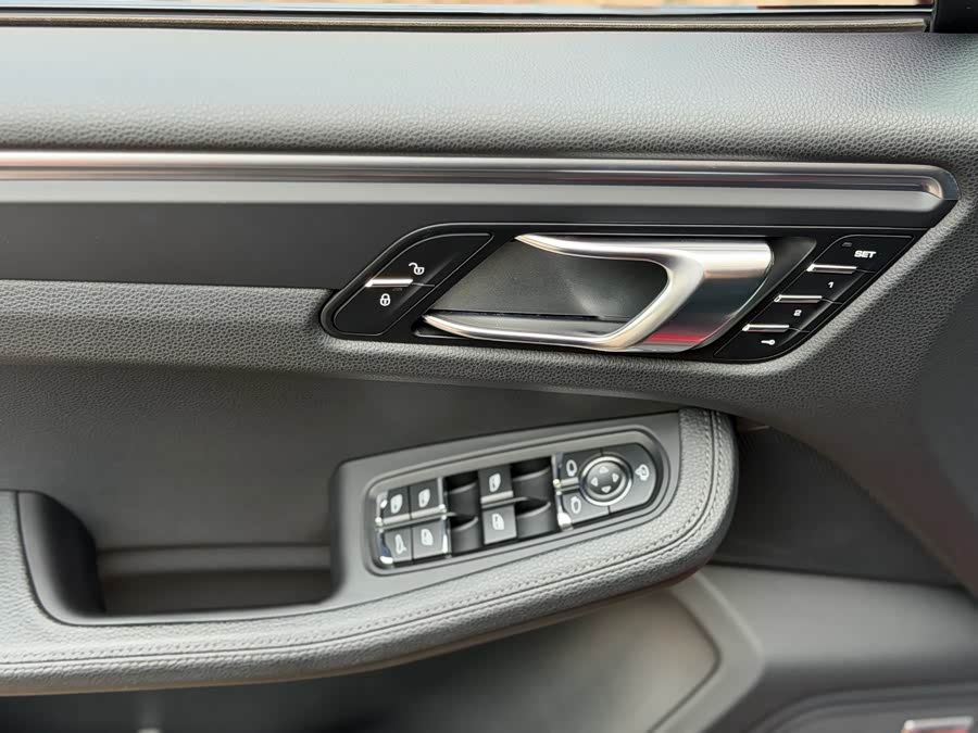 Porsche Macan 2018 — фото 10