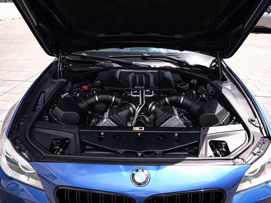 BMW M5 2014 — фото 12