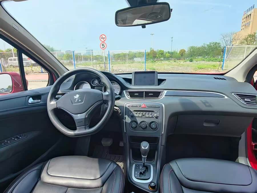 Peugeot 308 2014 — фото 10
