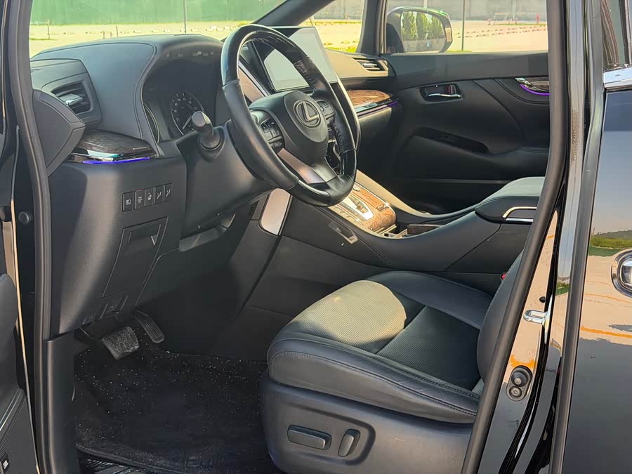 Toyota Vellfire 2023 — фото 10