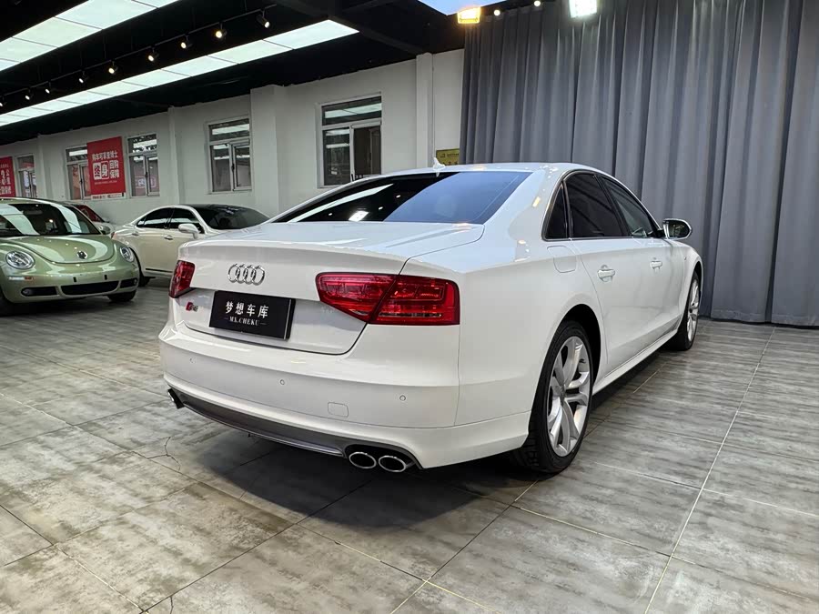 Audi S8 2014