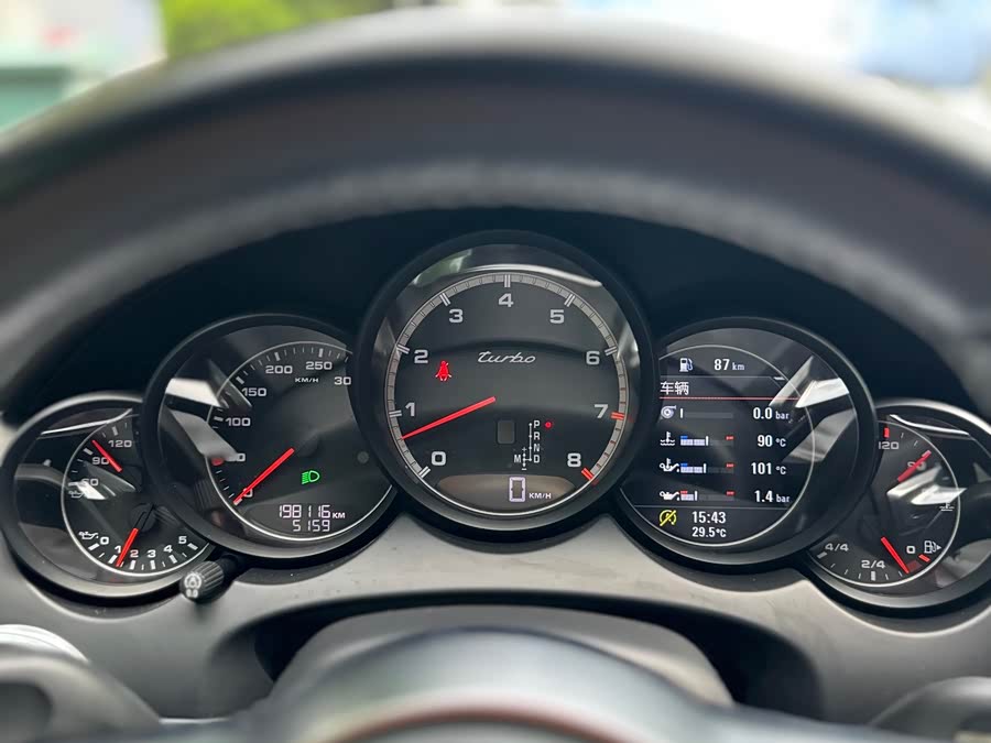Porsche Cayenne 2015 — фото 25