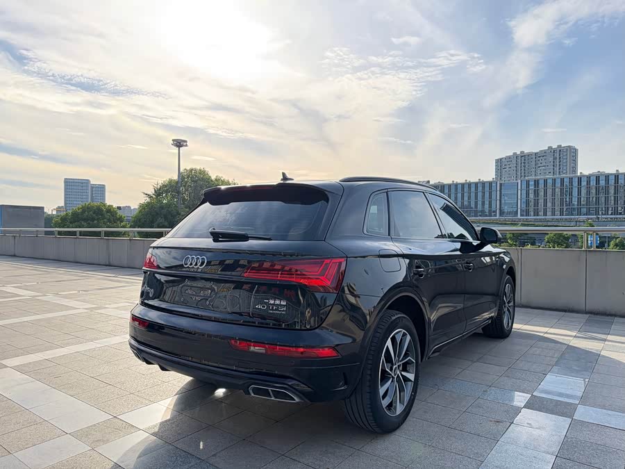Audi Q5L 2023 — фото 10