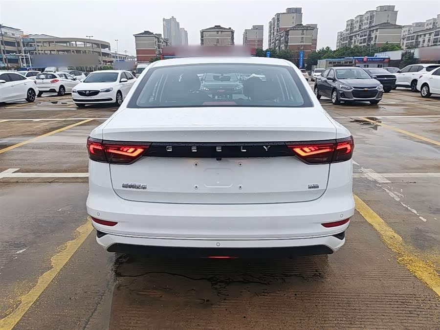 Geely Emgrand 2022