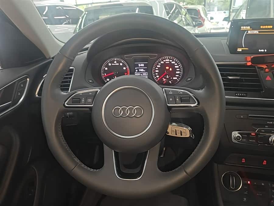 Audi Q3 2018 — фото 11