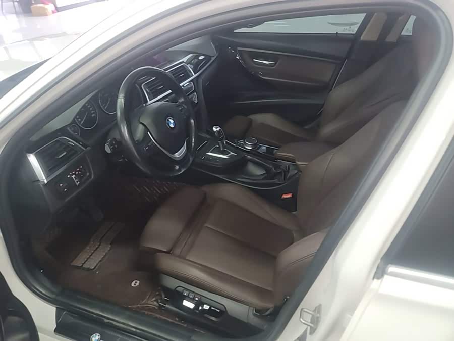 BMW 3 Series 2019 — фото 15