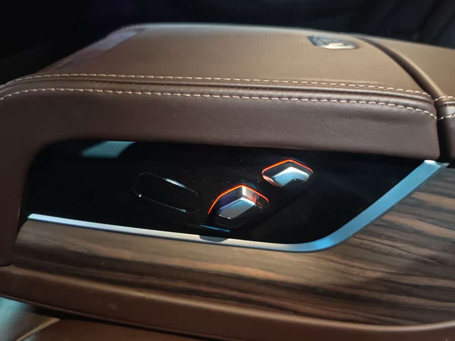 BMW 5 Series 2018 — фото 9