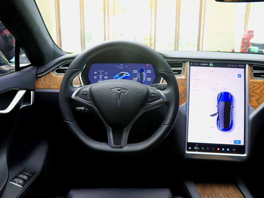 Tesla Model S 2017 — фото 9