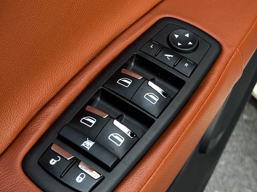 Maserati Quattroporte 2015 — фото 22